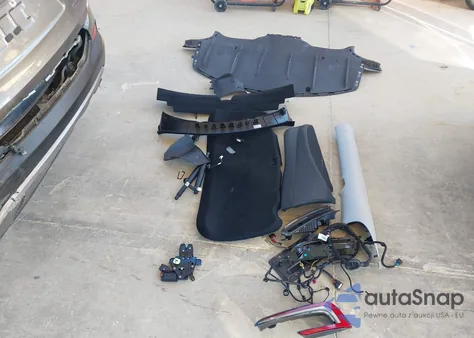 2025 Tesla Model 3 Long Range All-Wheel Drive z USA, uszkodzony, nr VIN 5YJ3E1EBXSF940258